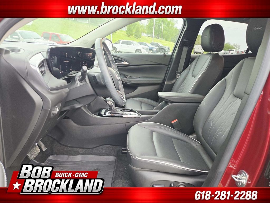 Buick Encore GX Vehicle Full-screen Gallery Image 11