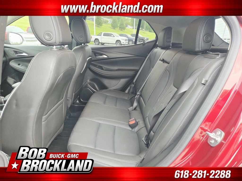 Buick Encore GX Vehicle Full-screen Gallery Image 12
