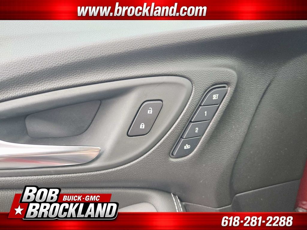 Buick Encore GX Vehicle Full-screen Gallery Image 31