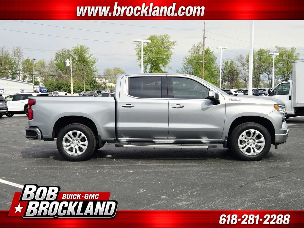 Chevrolet Silverado 1500 Vehicle Full-screen Gallery Image 02
