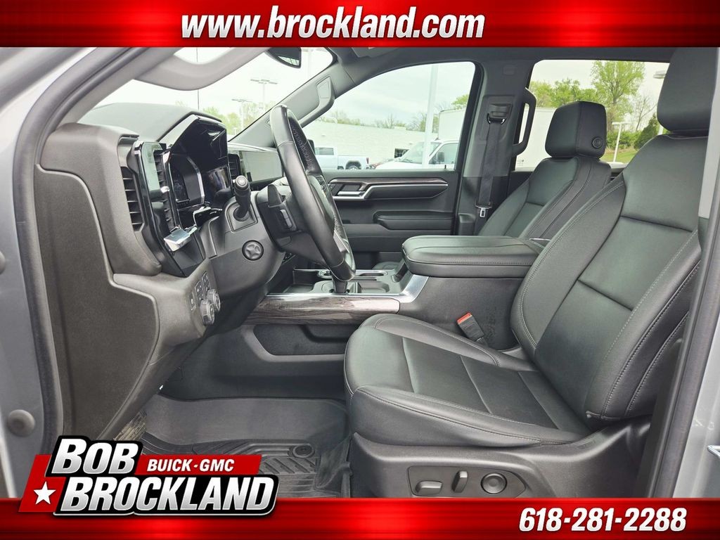 Chevrolet Silverado 1500 Vehicle Full-screen Gallery Image 11