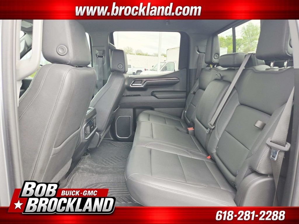 Chevrolet Silverado 1500 Vehicle Full-screen Gallery Image 12