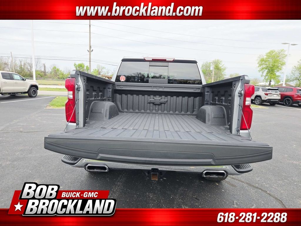 Chevrolet Silverado 1500 Vehicle Full-screen Gallery Image 13