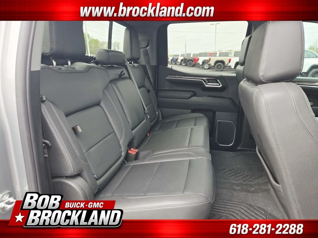 Chevrolet Silverado 1500 Vehicle Full-screen Gallery Image 15