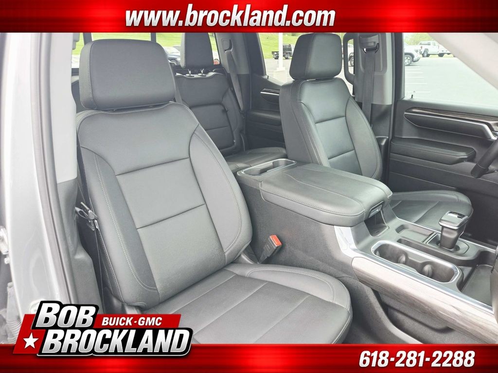Chevrolet Silverado 1500 Vehicle Full-screen Gallery Image 16