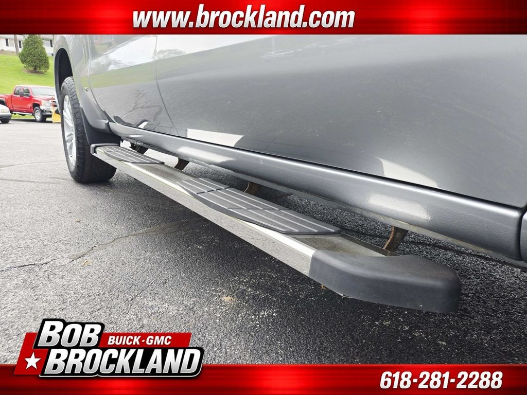 Chevrolet Silverado 1500 Vehicle Full-screen Gallery Image 17