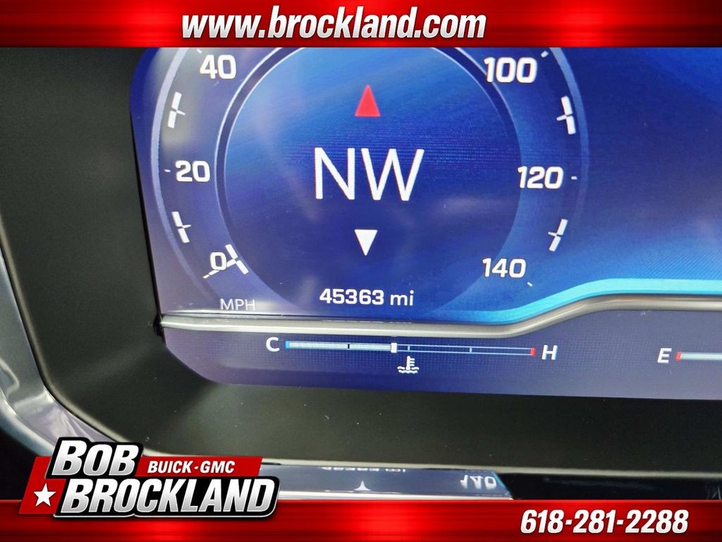 Chevrolet Silverado 1500 Vehicle Full-screen Gallery Image 26