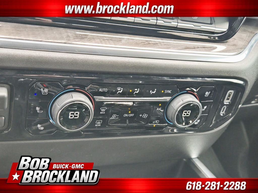 Chevrolet Silverado 1500 Vehicle Full-screen Gallery Image 31