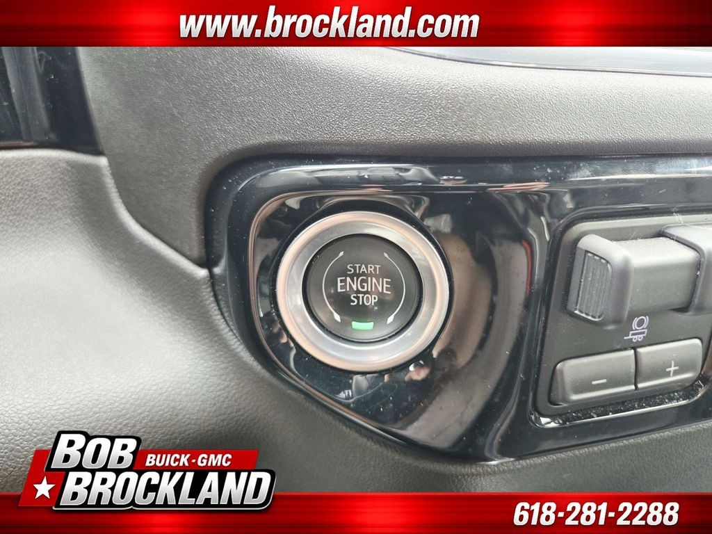 Chevrolet Silverado 1500 Vehicle Full-screen Gallery Image 33