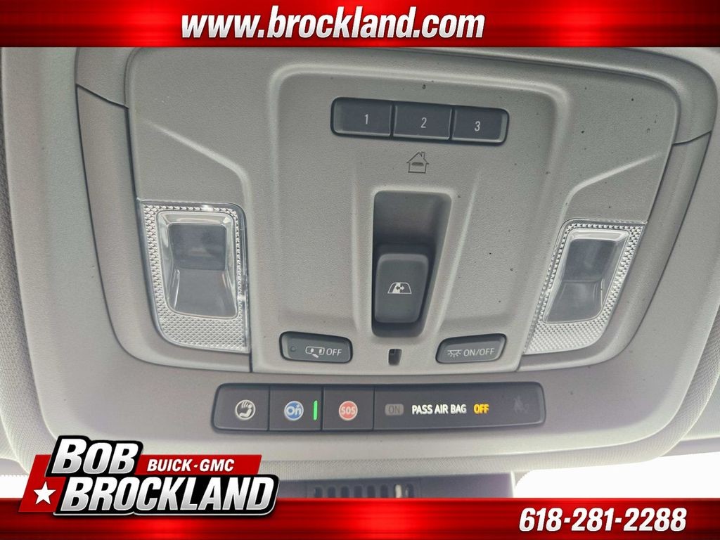 Chevrolet Silverado 1500 Vehicle Full-screen Gallery Image 35