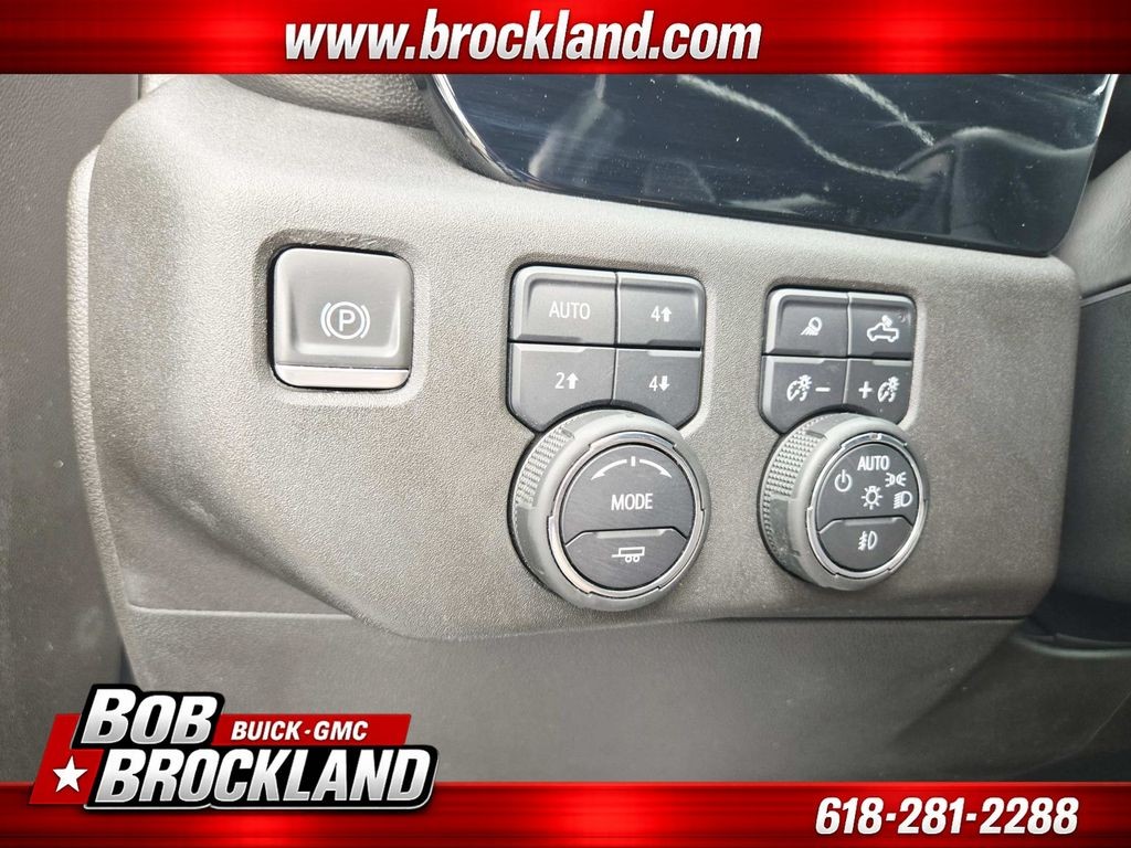Chevrolet Silverado 1500 Vehicle Full-screen Gallery Image 36
