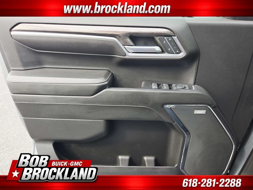 Chevrolet Silverado 1500 Vehicle Full-screen Gallery Image 37