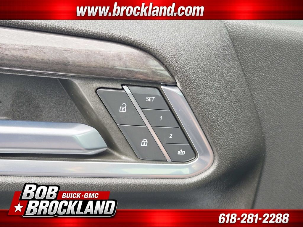Chevrolet Silverado 1500 Vehicle Full-screen Gallery Image 38