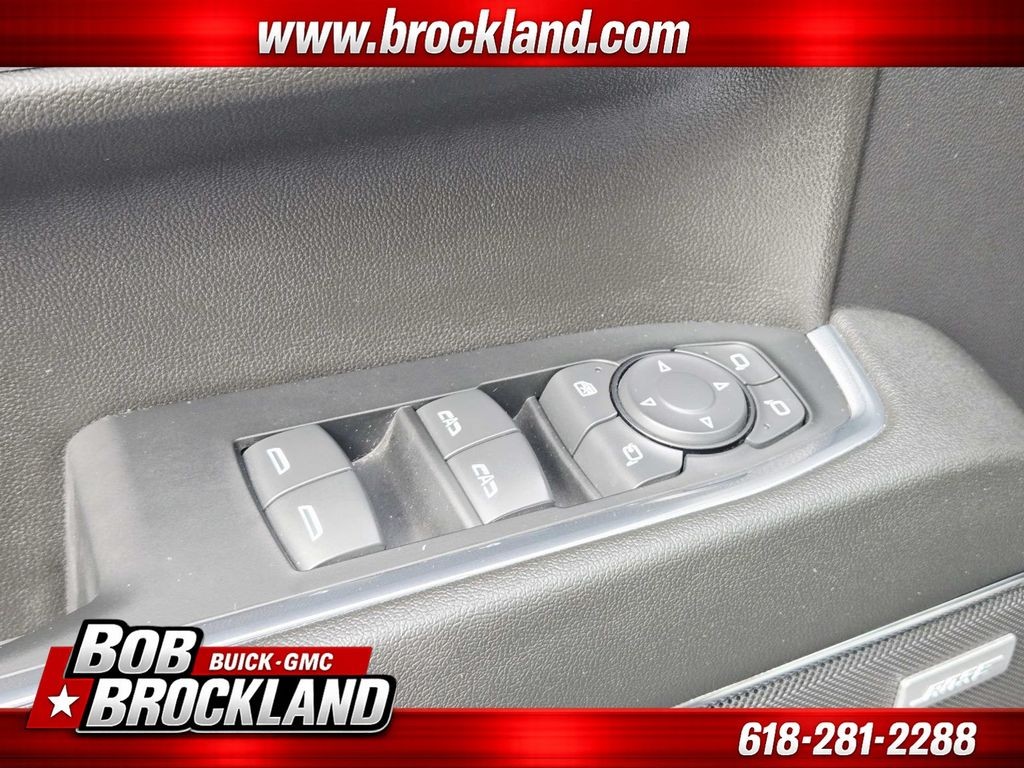 Chevrolet Silverado 1500 Vehicle Full-screen Gallery Image 39