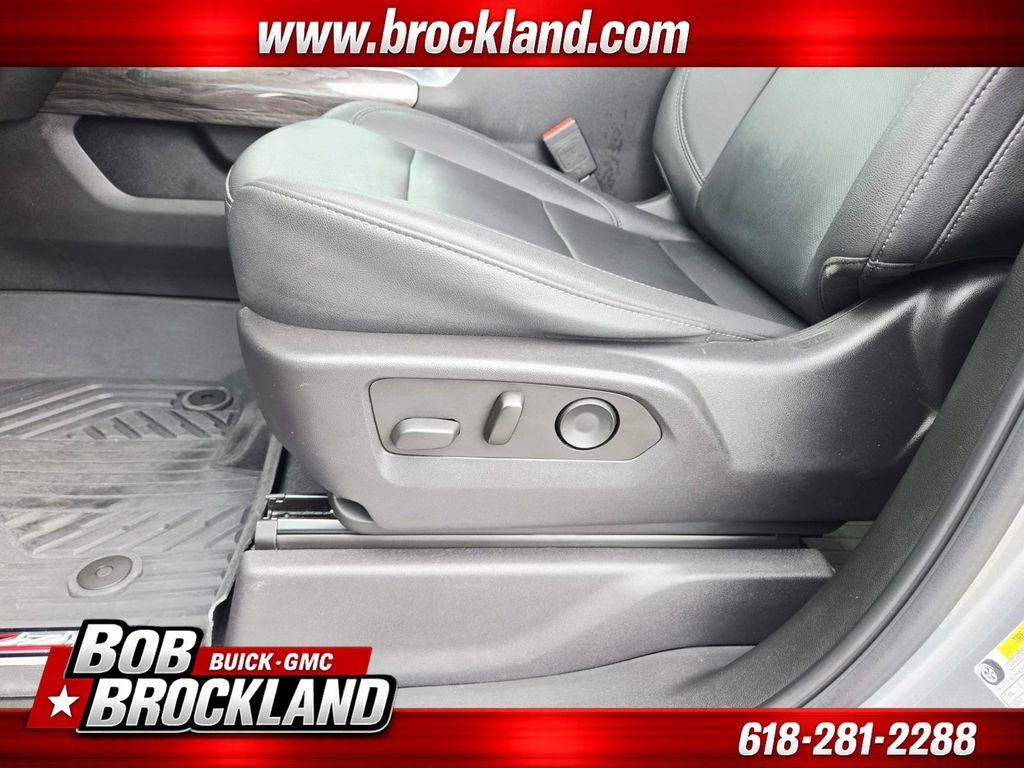 Chevrolet Silverado 1500 Vehicle Full-screen Gallery Image 41