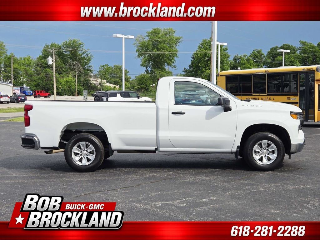 Chevrolet Silverado 1500 Vehicle Full-screen Gallery Image 02