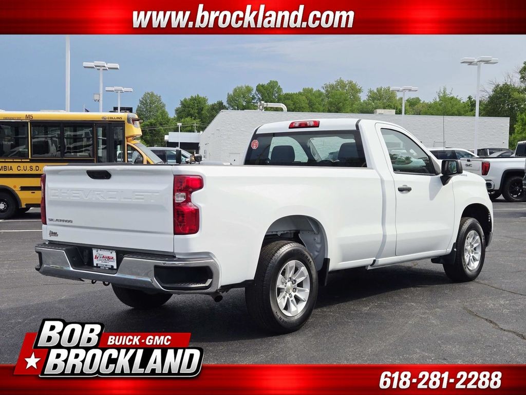 Chevrolet Silverado 1500 Vehicle Full-screen Gallery Image 03