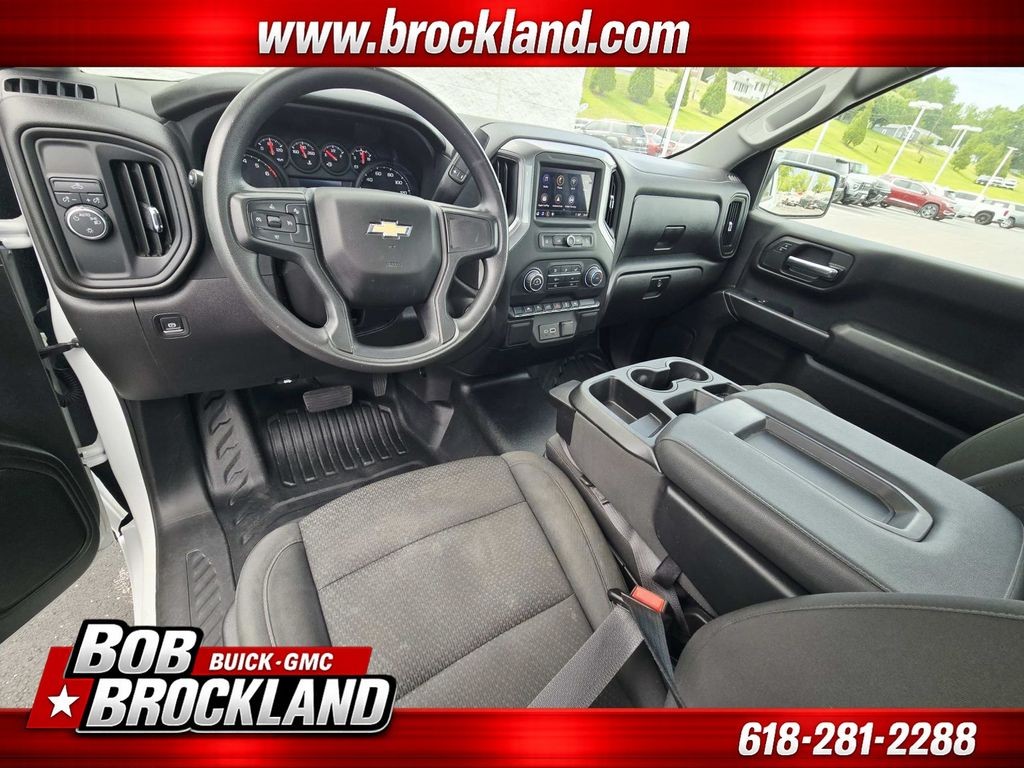Chevrolet Silverado 1500 Vehicle Full-screen Gallery Image 09