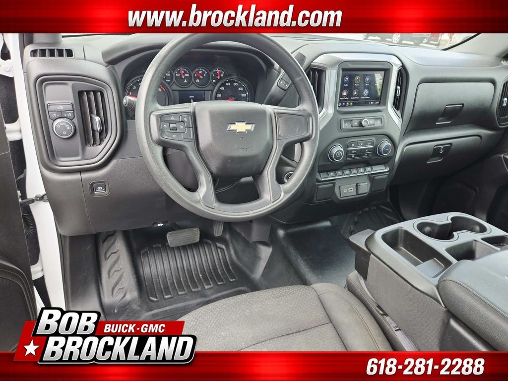 Chevrolet Silverado 1500 Vehicle Full-screen Gallery Image 10