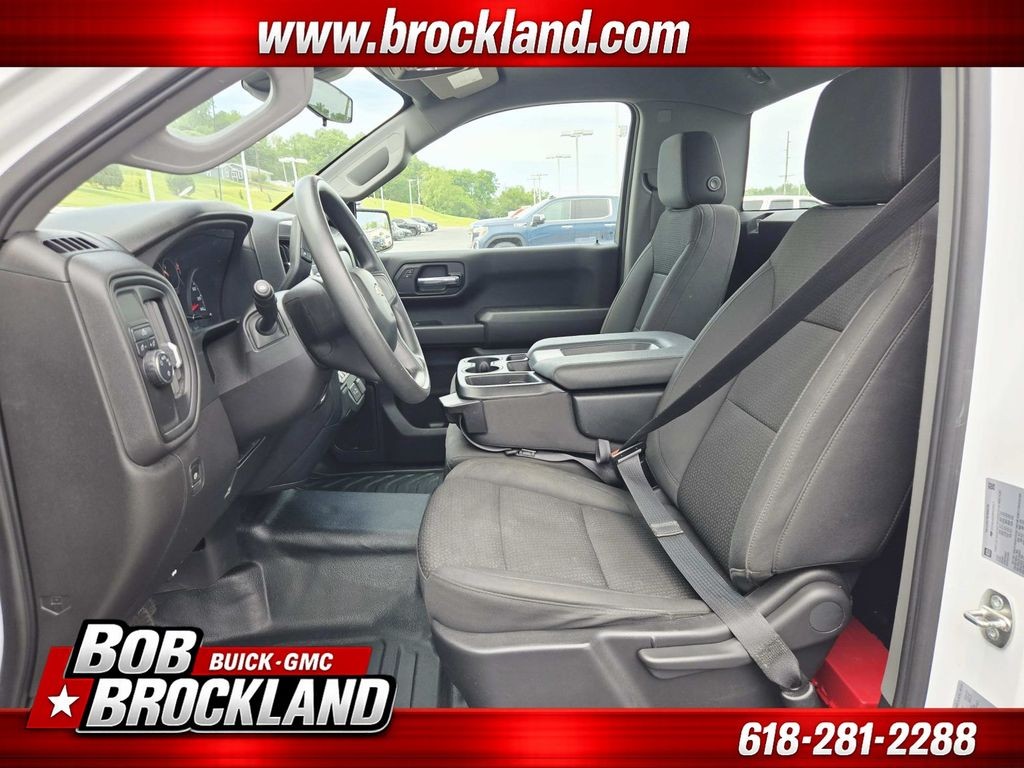 Chevrolet Silverado 1500 Vehicle Full-screen Gallery Image 11