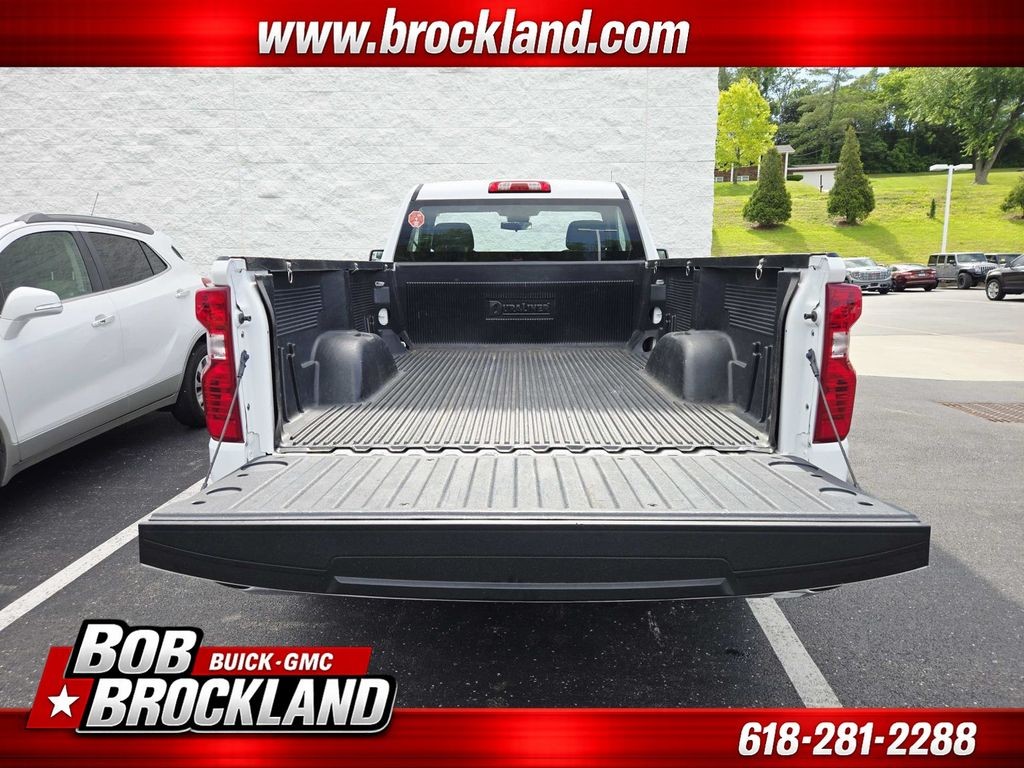 Chevrolet Silverado 1500 Vehicle Full-screen Gallery Image 12