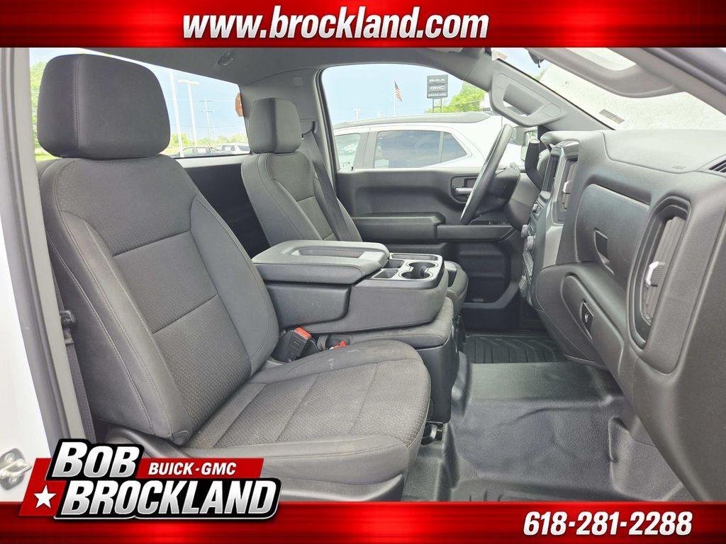 Chevrolet Silverado 1500 Vehicle Full-screen Gallery Image 13