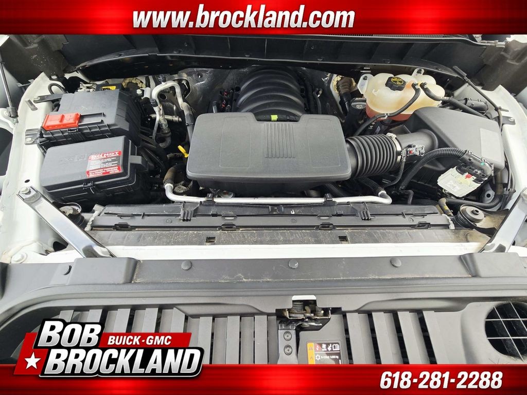 Chevrolet Silverado 1500 Vehicle Full-screen Gallery Image 15