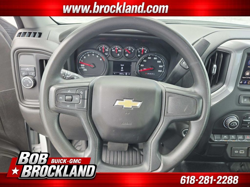 Chevrolet Silverado 1500 Vehicle Full-screen Gallery Image 16