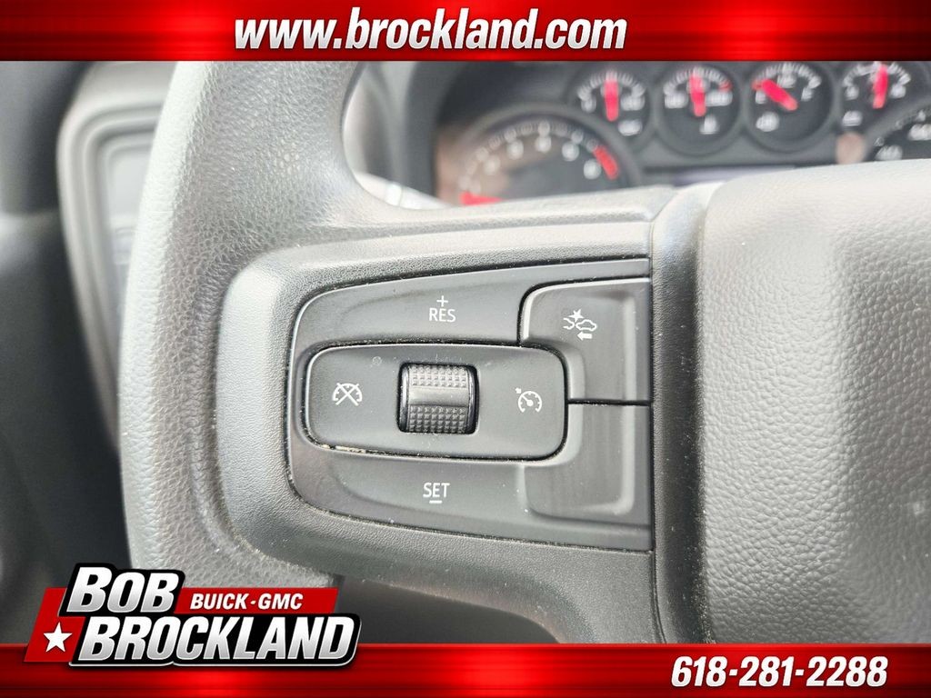 Chevrolet Silverado 1500 Vehicle Full-screen Gallery Image 17