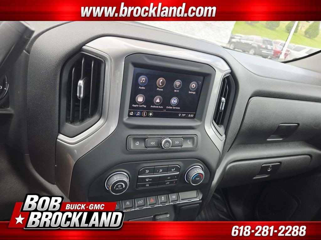 Chevrolet Silverado 1500 Vehicle Full-screen Gallery Image 20