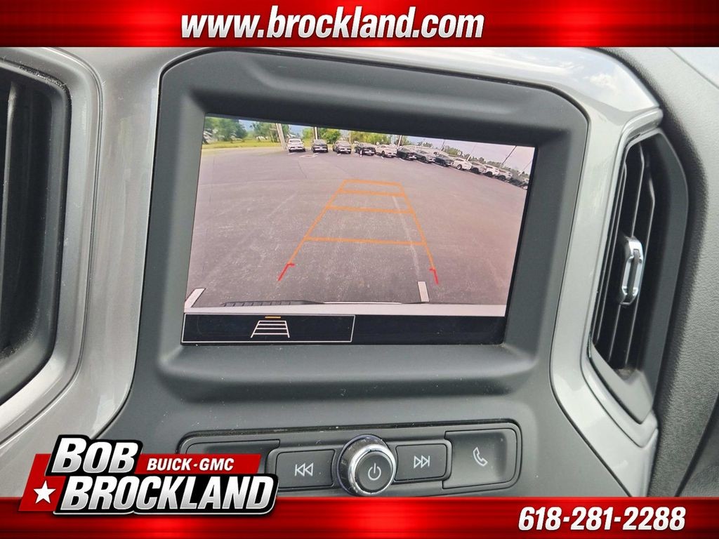 Chevrolet Silverado 1500 Vehicle Full-screen Gallery Image 22