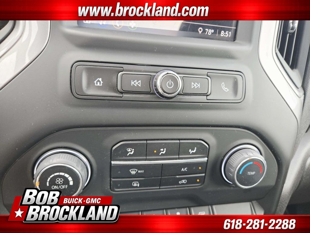 Chevrolet Silverado 1500 Vehicle Full-screen Gallery Image 23