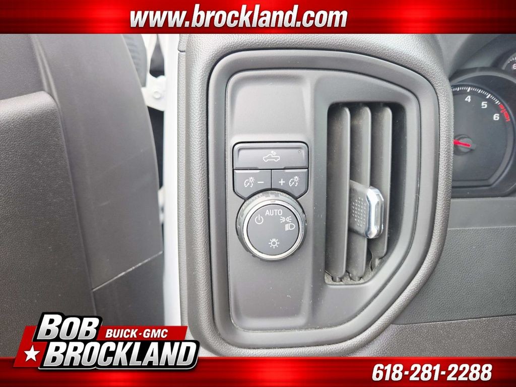 Chevrolet Silverado 1500 Vehicle Full-screen Gallery Image 27