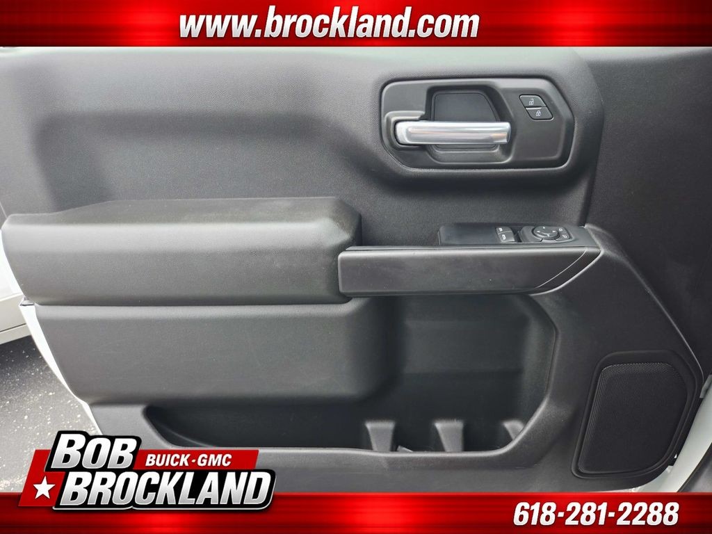 Chevrolet Silverado 1500 Vehicle Full-screen Gallery Image 28
