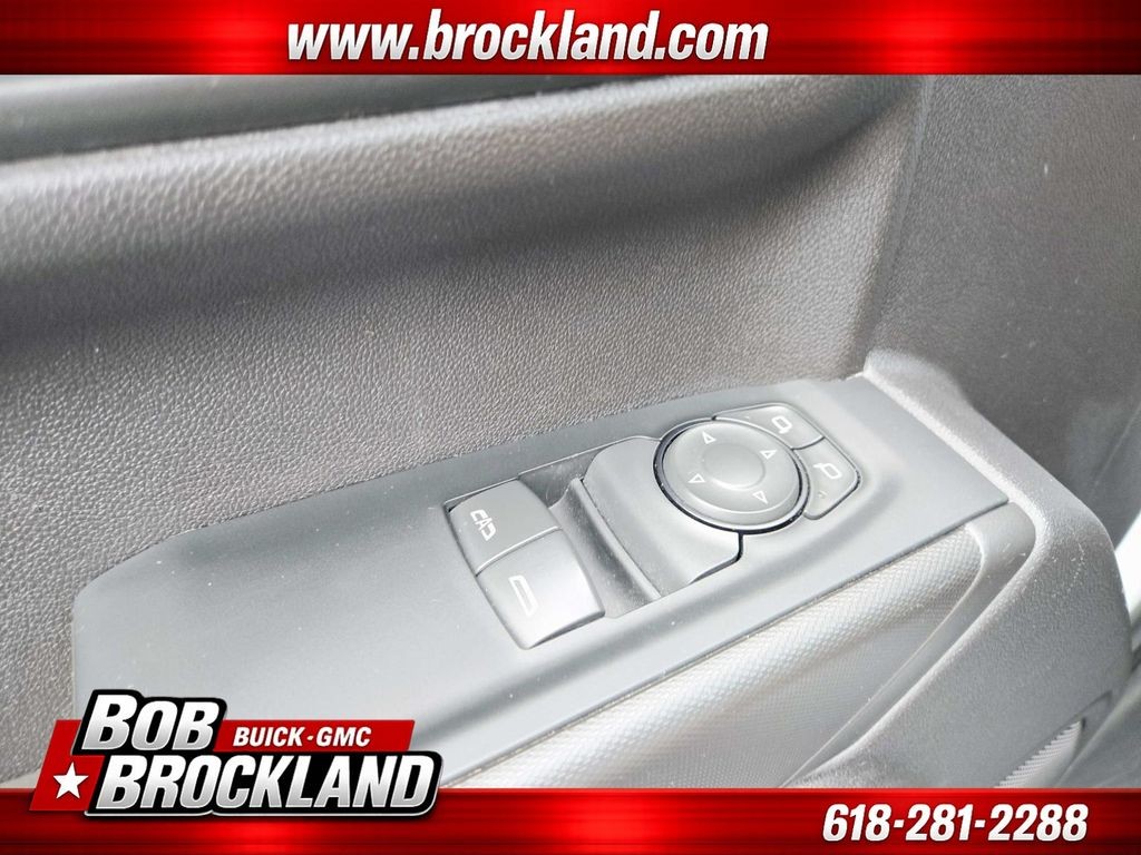 Chevrolet Silverado 1500 Vehicle Full-screen Gallery Image 29