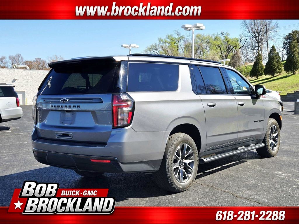Chevrolet Suburban Vehicle Full-screen Gallery Image 03