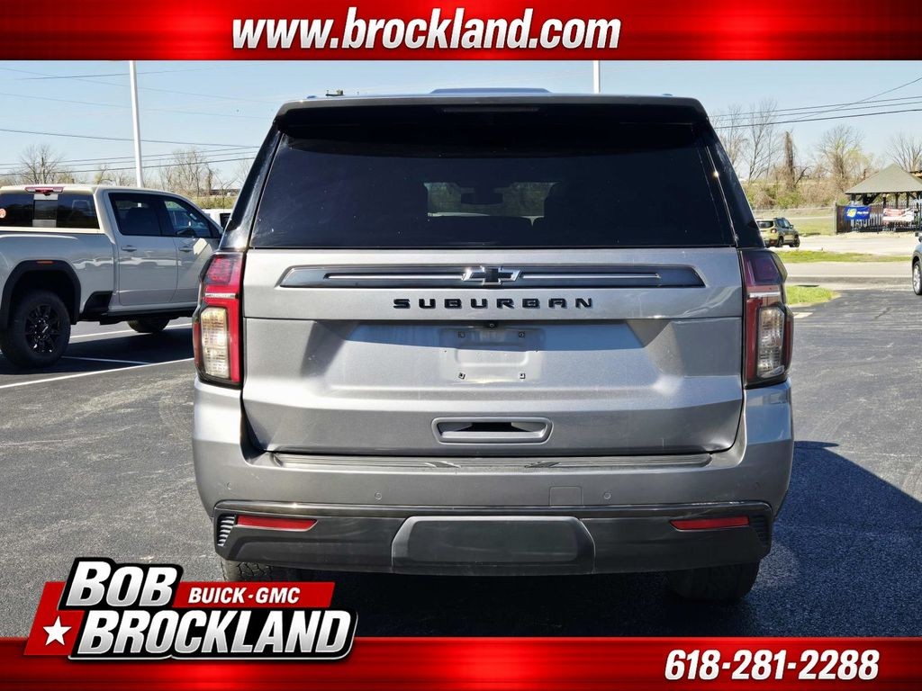 Chevrolet Suburban Vehicle Full-screen Gallery Image 04