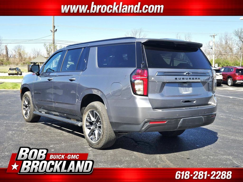 Chevrolet Suburban Vehicle Full-screen Gallery Image 05