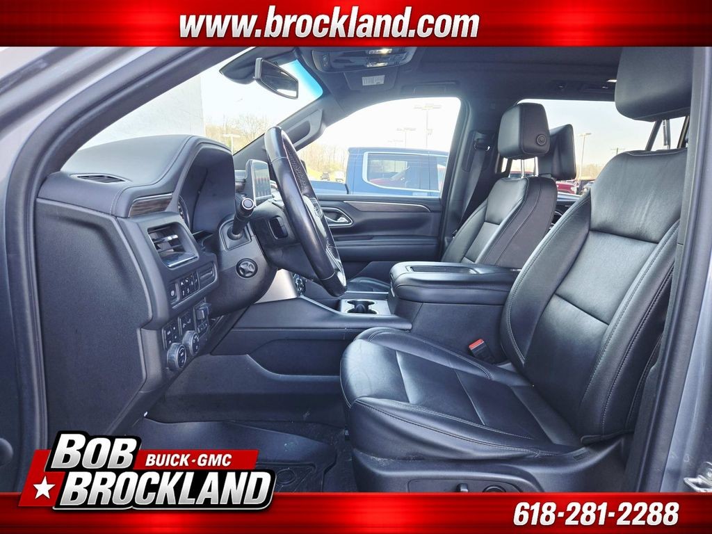 Chevrolet Suburban Vehicle Full-screen Gallery Image 12