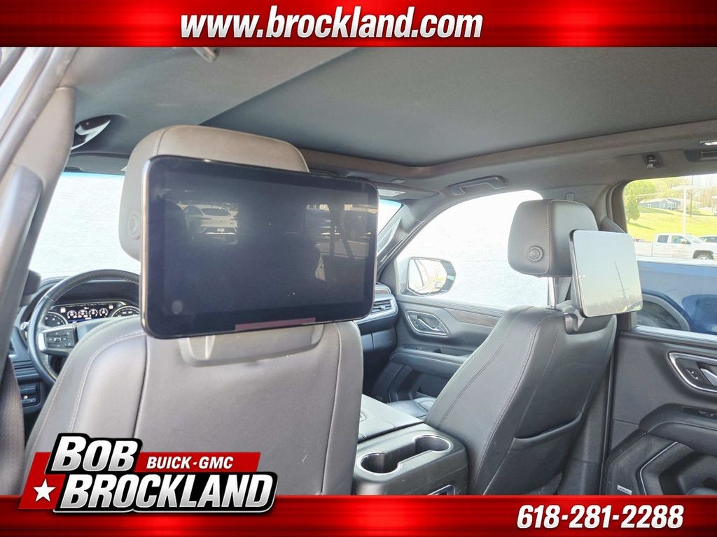 Chevrolet Suburban Vehicle Full-screen Gallery Image 14