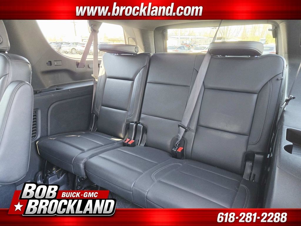 Chevrolet Suburban Vehicle Full-screen Gallery Image 15