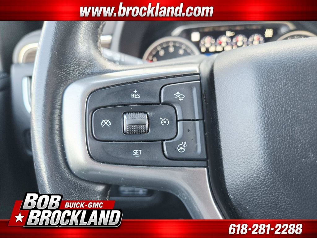 Chevrolet Suburban Vehicle Full-screen Gallery Image 23