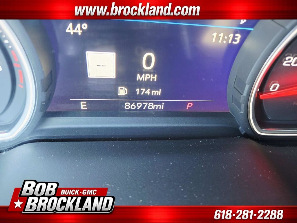 Chevrolet Suburban Vehicle Full-screen Gallery Image 27