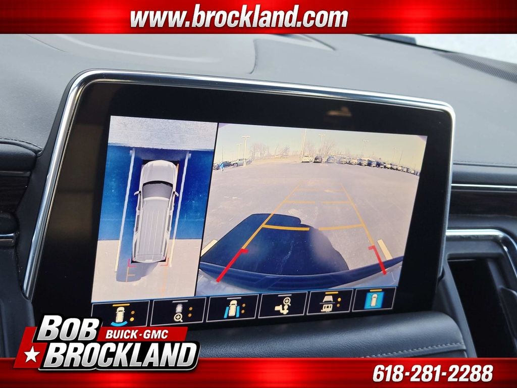 Chevrolet Suburban Vehicle Full-screen Gallery Image 30