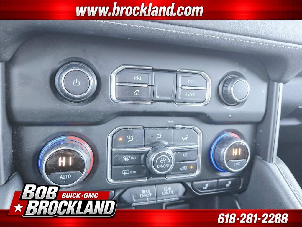 Chevrolet Suburban Vehicle Full-screen Gallery Image 31