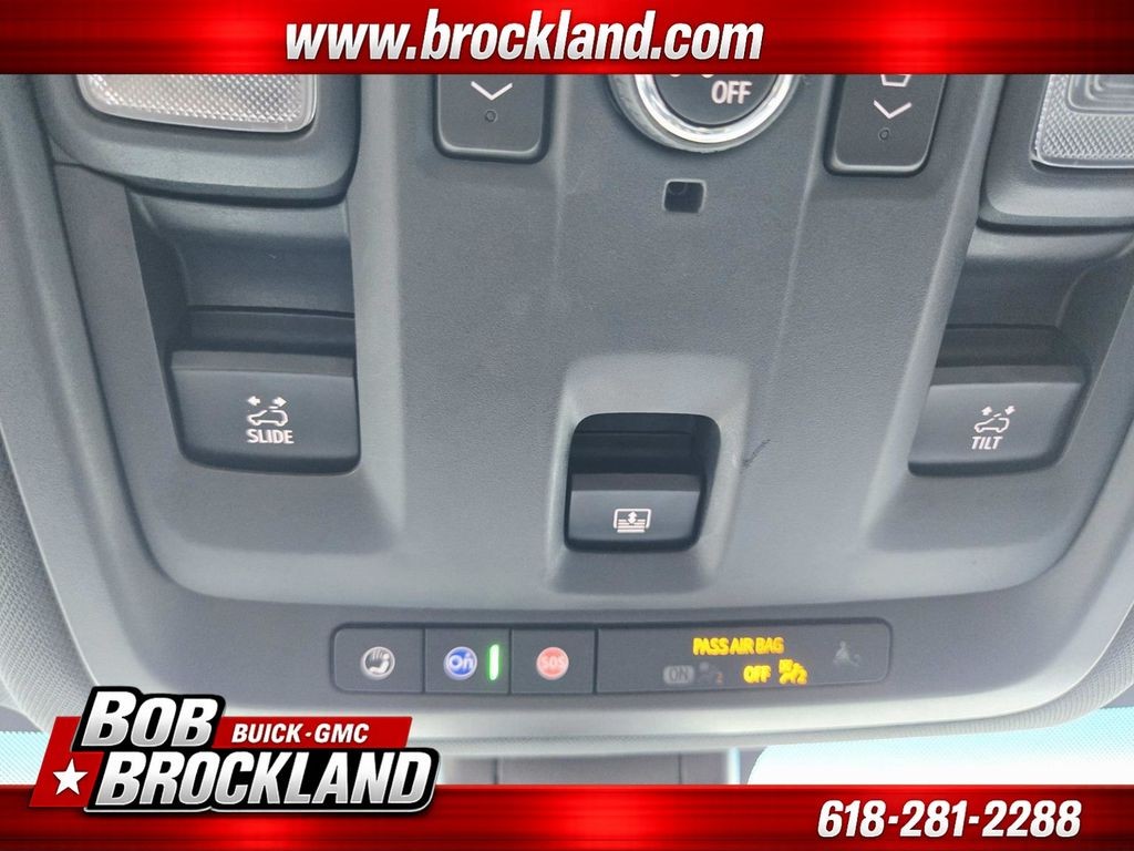 Chevrolet Suburban Vehicle Full-screen Gallery Image 36