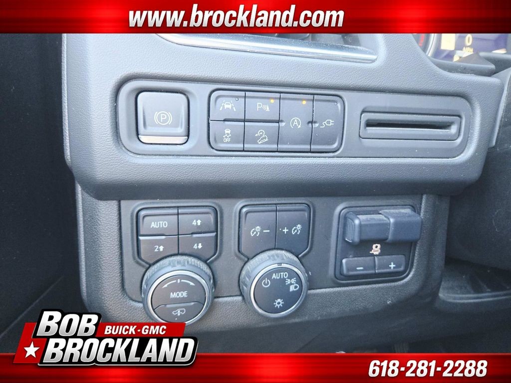 Chevrolet Suburban Vehicle Full-screen Gallery Image 37
