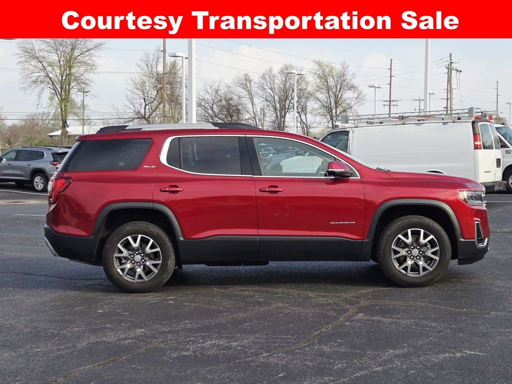 GMC Acadia Vehicle Full-screen Gallery Image 02