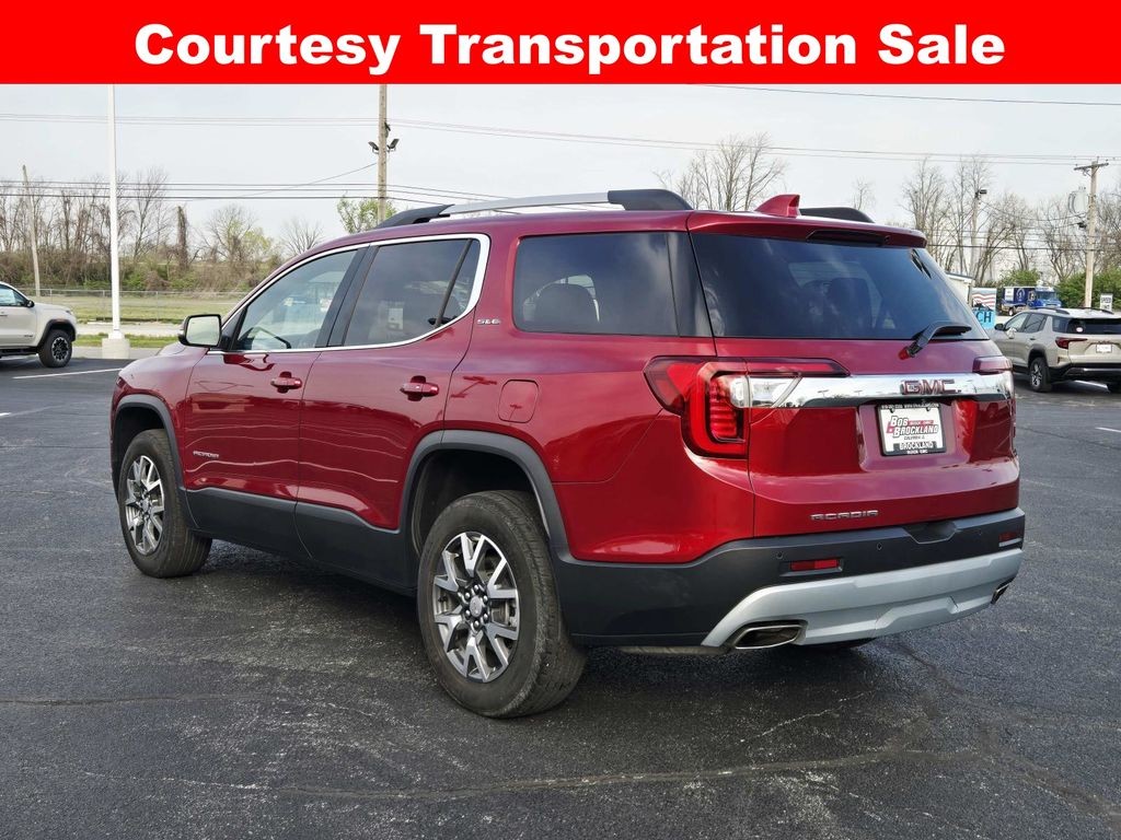 GMC Acadia Vehicle Full-screen Gallery Image 05