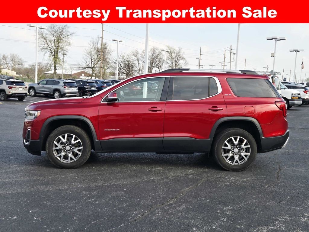 GMC Acadia Vehicle Full-screen Gallery Image 06